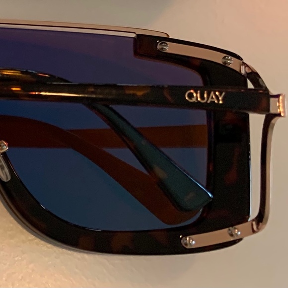 QUAY Sunglasses- \